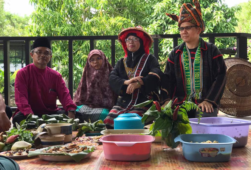 Moginakan merupakan kenduri komuniti yang jadi teras sambutan Kaamatan - Foto Ramzah Dambul