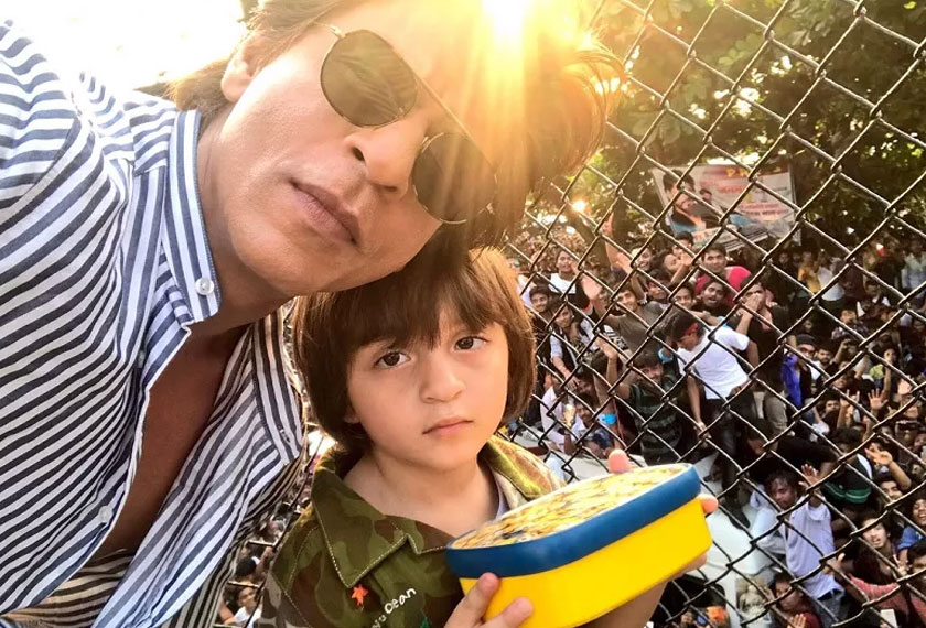 ABRAM KHAN bersama ayahnya, Shah Rukh Khan.
