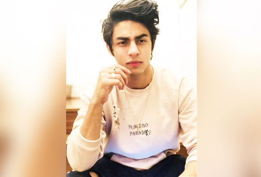 ARYAN KHAN mewarisi ketampanan dan bakat lakonan ayahnya.