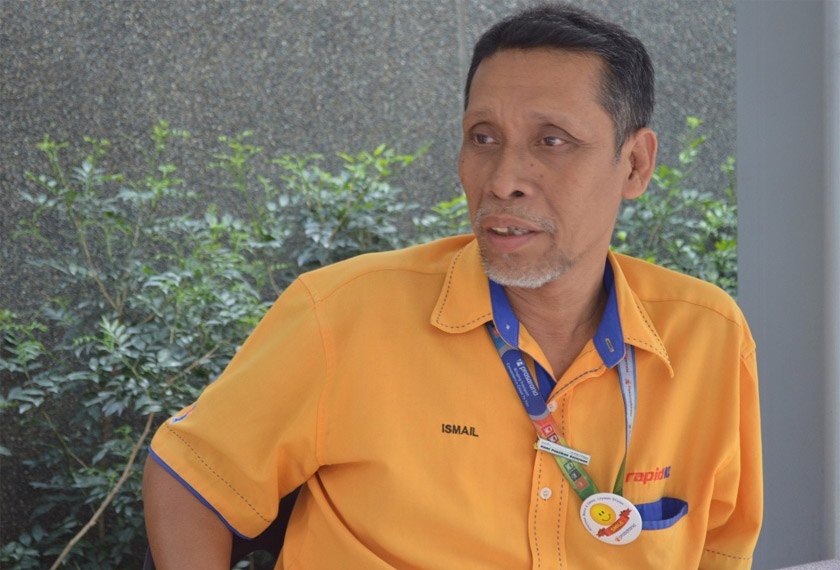 Ismail Abdul Hamid, 57, yang juga berkhidmat sebagai penyelia bas Rapid KL di Pasar Seni bercerita mengenai kesesakkan keadaan lalu lintas di hadapan pusat beli-belah terutamanya menjelang musim perayaan.