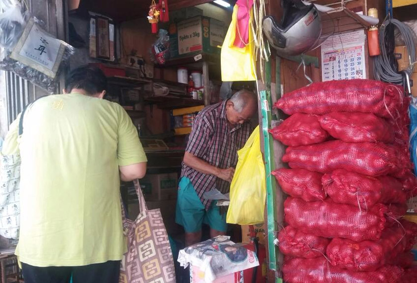 Ah Huat, 60, berharap semoga perpaduan rakyat berbilang kaum yang semakin meruncing hari ini dapat kembali dieratkan.