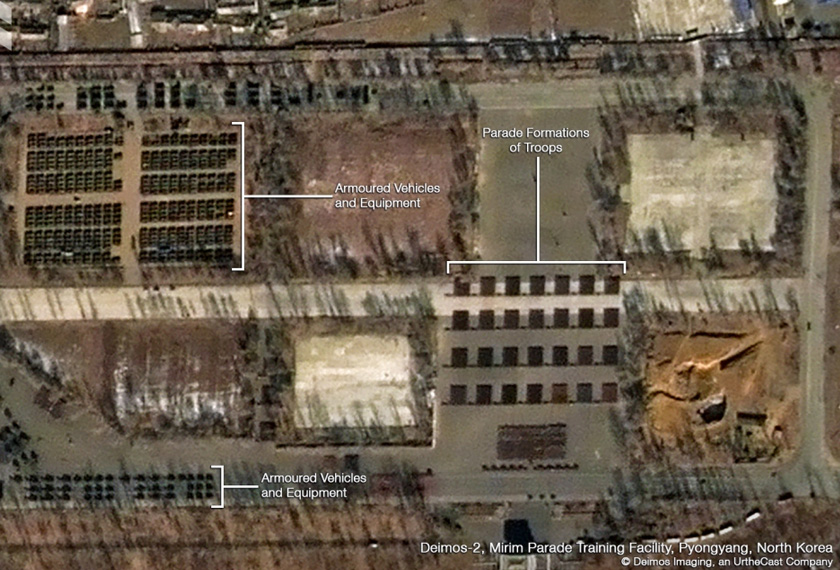 Kenderaan perisai dan formasi tentera di Mirim Parade Training Facility