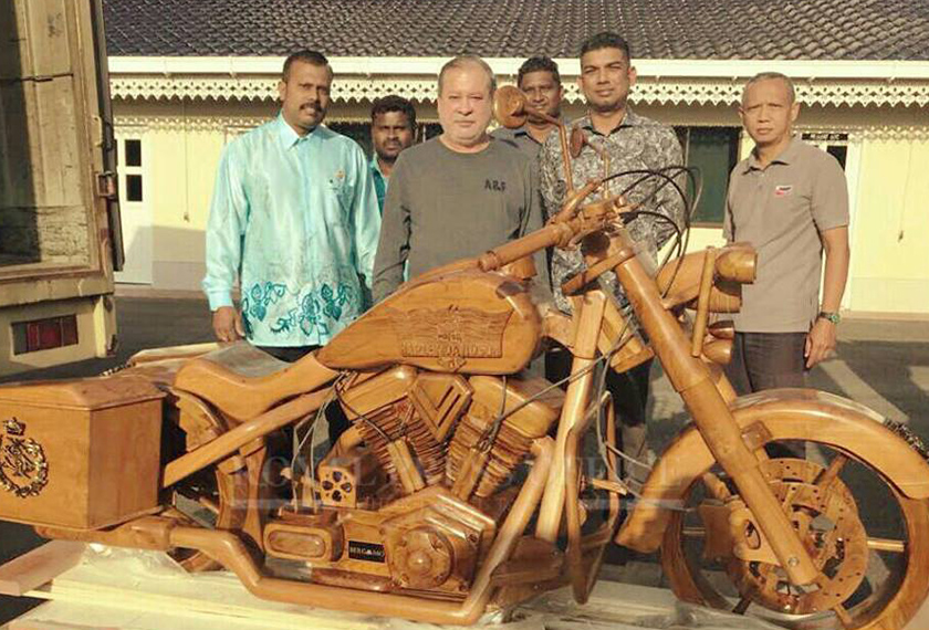 Foto Facebook Sultan Ibrahim Sultan Iskandar