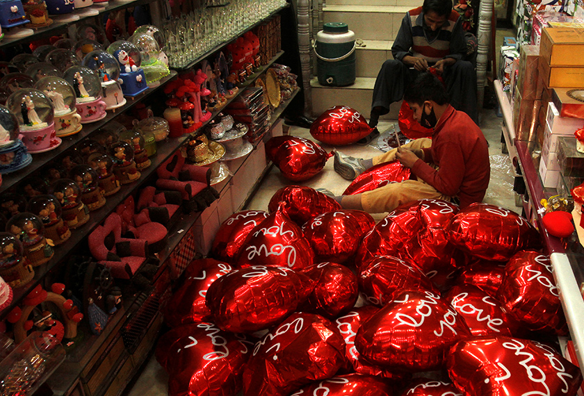 Sambutan Hari Valentine diharamkan di Pakistan untuk tahun kedua berturut-turut. - Foto: Reuters