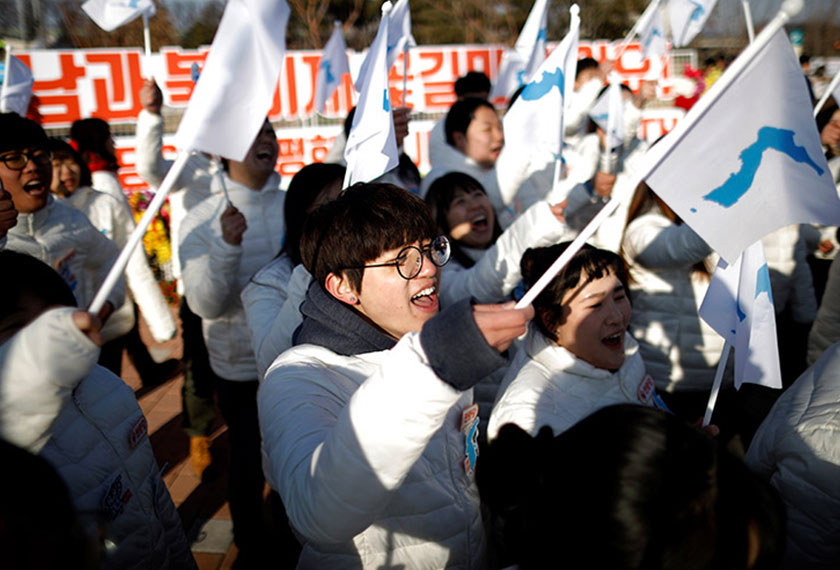 Bendera penyatuan Korea diguna untuk perarakan kontinjen Korea Selatan dan Korea Utara dalam temasya Olimpik Musim Sejuk 2018 di Pyeonchang, Korea Selatan.