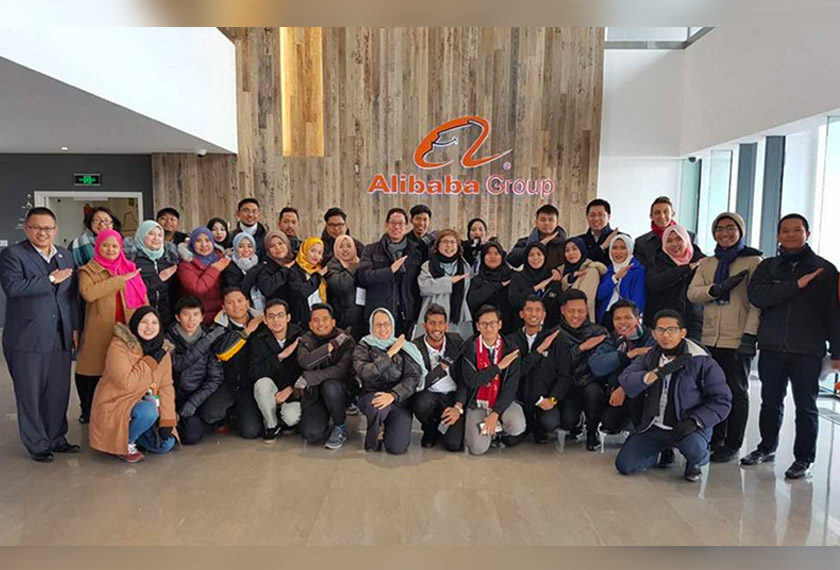 Azmina merupakan antara pelajar Malaysia yang terpilih untuk Programme Youth Commerce adalah anjuran bersama Kementerian Pengajian Tinggi Dan Alibaba global