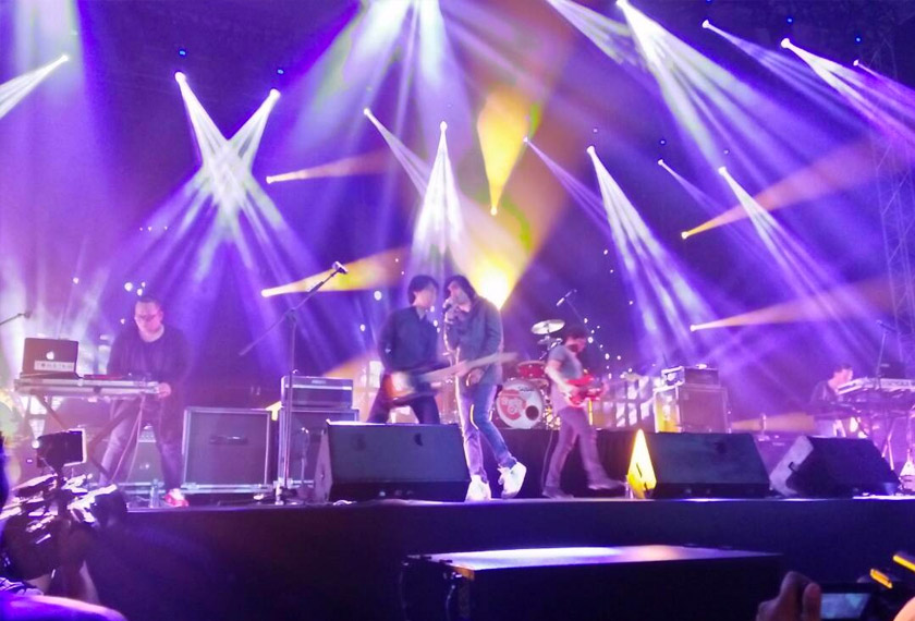 Peminat SO7 turut ikut serta menyanyi bersama kumpulan ini terutamanya apabila mereka mendendangkan lagu rancak seperti Seberapa Pantas dan Pria Kesepian. Astro AWANI/NASH HAMZAH