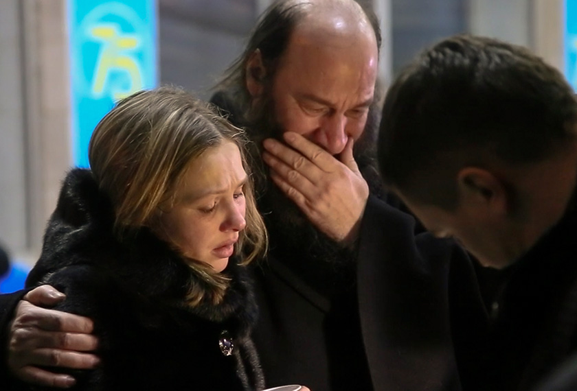 Timbalan Menteri Kesihatan Rusia berikar untuk menempatkan para doktor dan pakar psikologi bersama ahli keluarga bagi memberi sokongan dari segi emosi. - AP