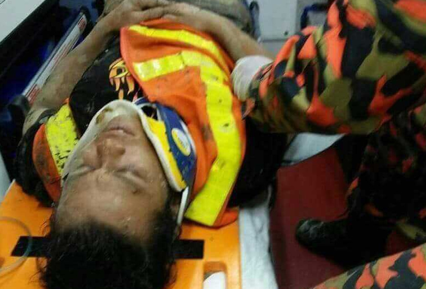 Rakan Rosli yang turut dirempuh mengalami kecederaan di kaki dan dikejarkan ke Hospital Seberang Jaya untuk rawatan lanjut.