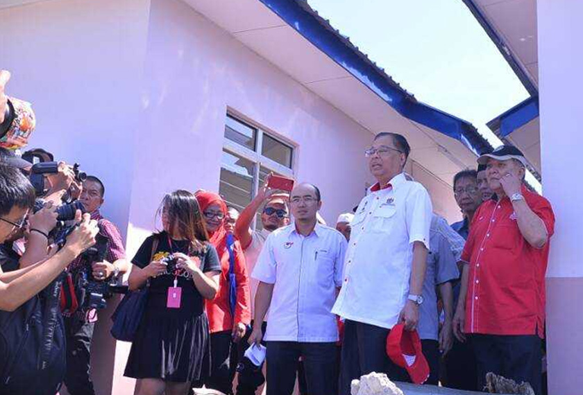 Ismail Sabri meninjau projek PPRT di Sabah.