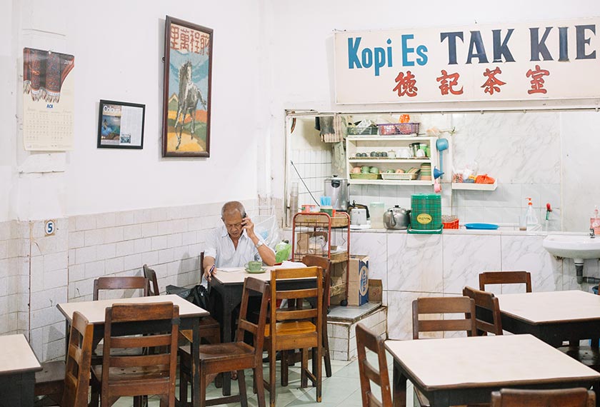 Didirikan pada 1927, Tak Kie adalah salah satu kedai kopi Cina tertua di Indonesia. Ceritalah/ Muhammad Fadli