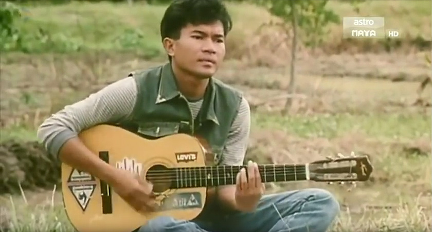 Azmil melakar namanya di persada industri perfileman tanah air era 80-an dengan watak Ali dari filem Ali Setan dan Taufik dari filem Suara Kekasih. - Gambar fail