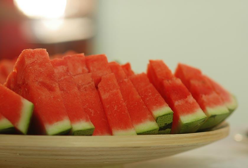 Selain kaya kandungan air, tembikai juga merupakan sumber vitamin A, C dan asid amino yang baik. - Gambar hiasan