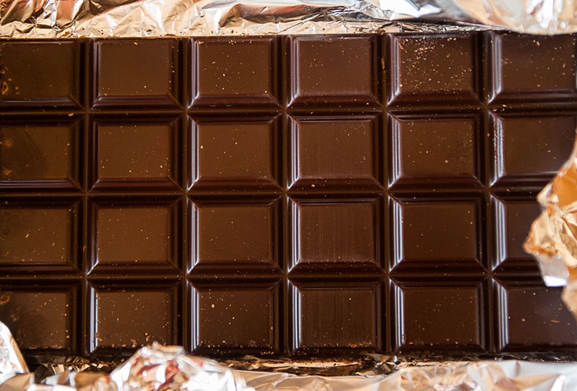 Kandungan catechins yang tinggi pada coklat hitam akan membuat proses metabolisme dalam tubuh meningkat. - Gambar hiasan