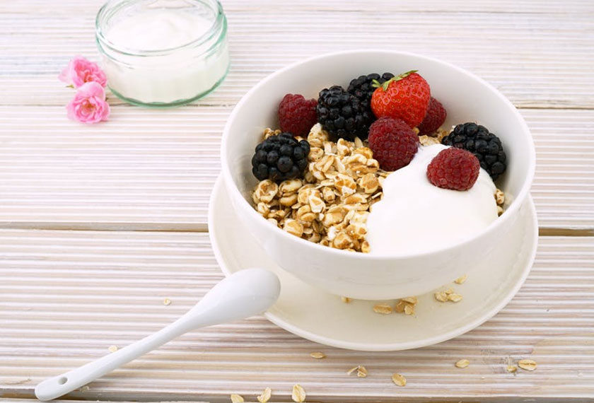 Kandungan serat yang tinggi pada oatmeal akan buatkan ada rasa kenyang lebih lama - Gambar hiasan