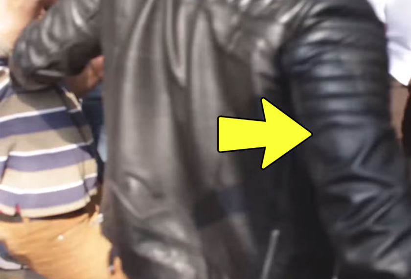 Video menunjukkan Arjun Kapoor menolak beberapa orang yang menghalang pints mask rumah pakciknya, Anil Kapoor. Sumber: Youtube