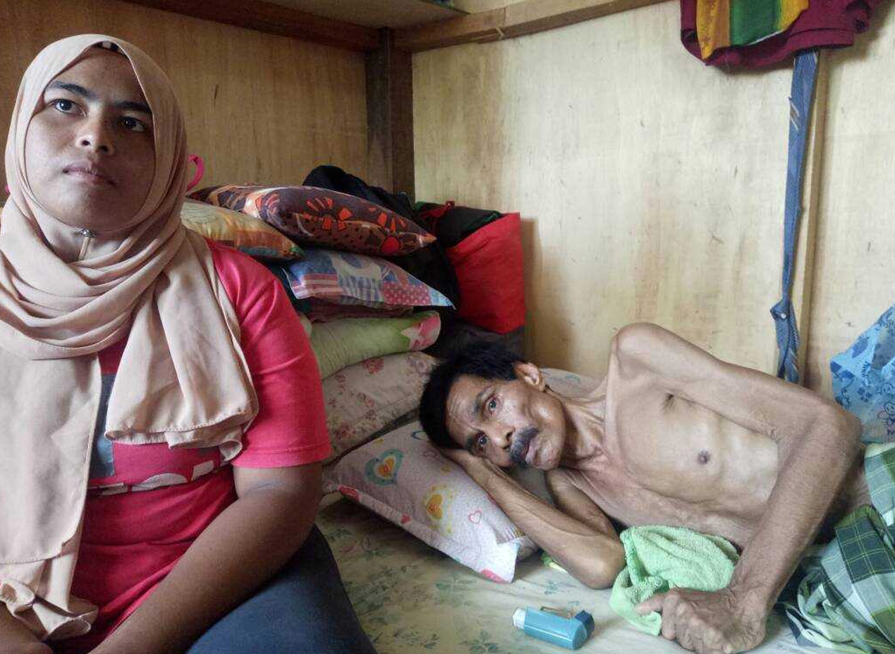 Norhazirah memerah kudrat menampung kehidupan keluarga mereka. - Astro AWANI/Vivi Sumanti