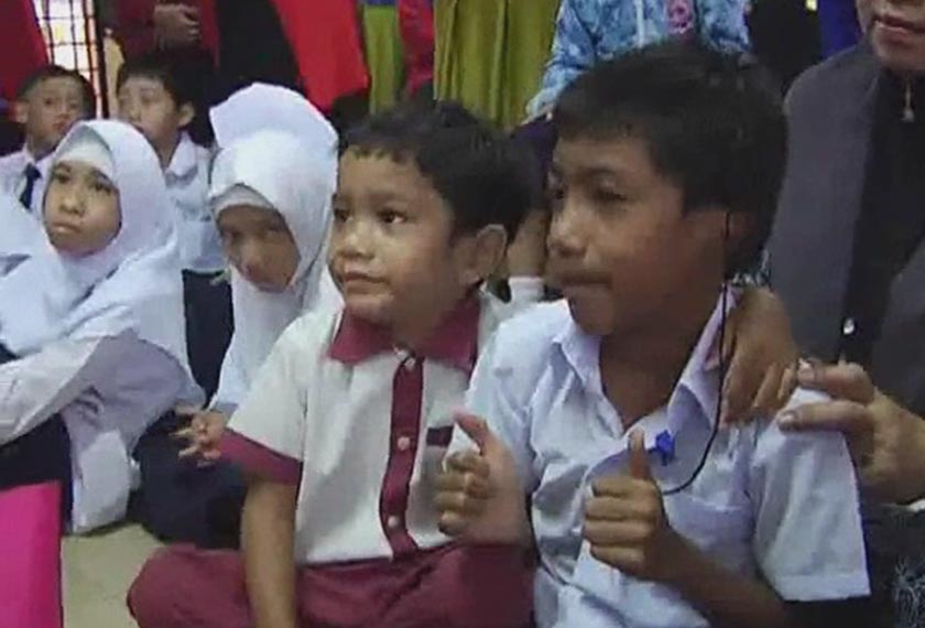Ibu Raden, Nur Azizah berharap, anak istimewanya dapat belajar walaupun sedikit perlahan. - Foto Astro AWANI