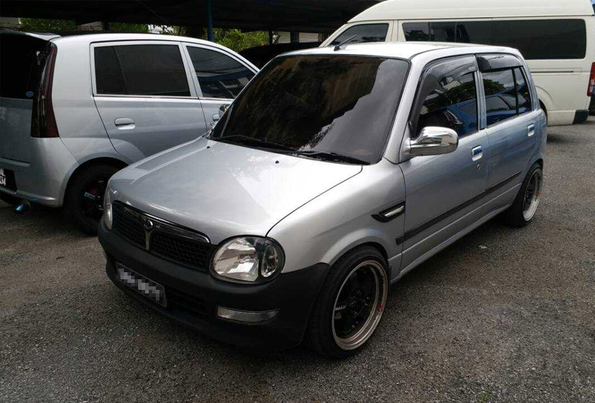 Turut dirampas sebuah kereta jenis Perodua Kelisa, sebuah motosikal berkuasa tinggi jenis Yamaha R2, wang tunai bernilai RM1,208. - Foto Astro AWANI