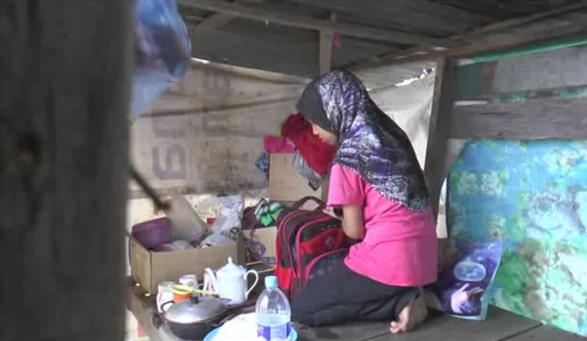 Ini merupakan pondok usang yang dihuni tiga beranak ini.