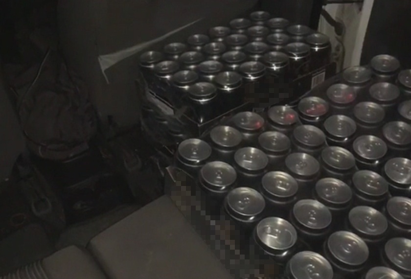 Beberapa tin minuman keras yang cuba diseludup dirampas AKSEM.