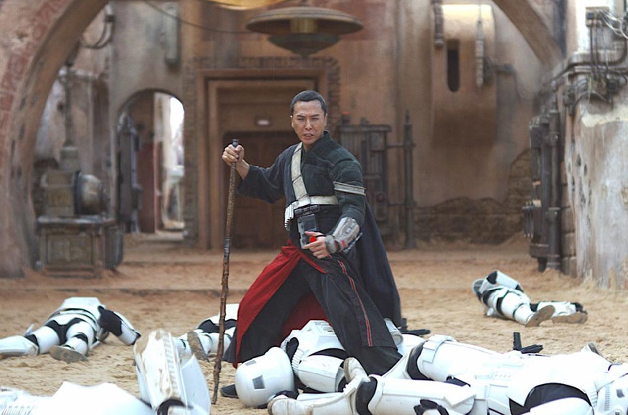 Chirrut Îmwe dalam Rogue One: A Star Wars Story