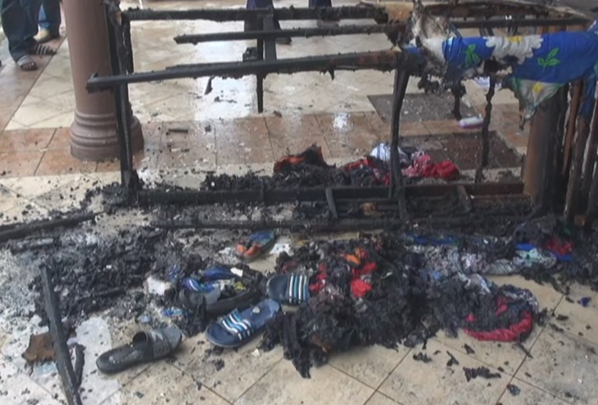 Mangsa dipercayai berjaya keluar menyelamatkan diri dan anaknya ke halaman rumah.