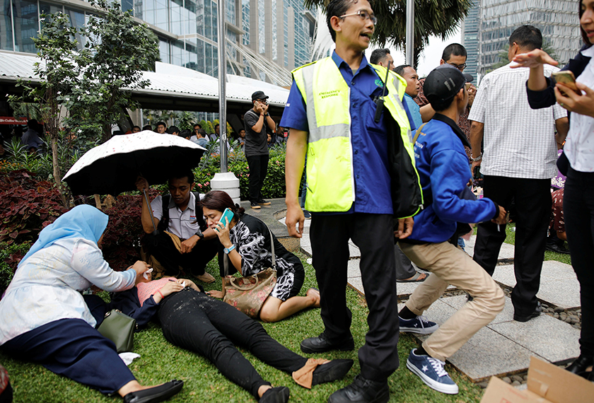 Ramai daripada mereka yang cedera telah dibawa ke hospital menggunakan ambulans.- Foto Reuters