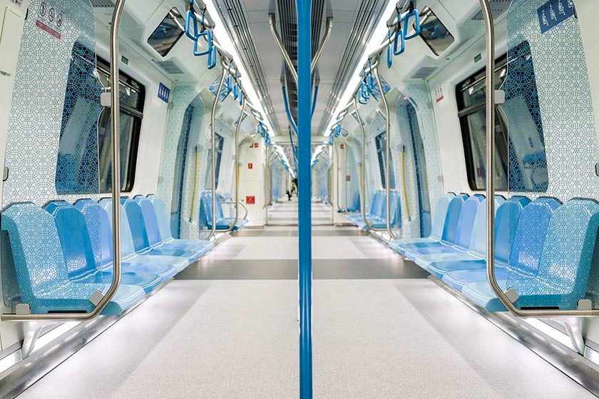 Suasana selesa dapat dilihat di dalam tren Transit Aliran Massa (MRT) yang mesra pengguna serta mesra pengguna Orang Kelainan Upaya (OKU) pada tinjauan hari ini.- ASTRO AWANI / SHAHIR OMAR