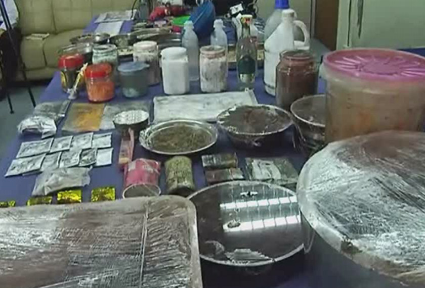 Pelbagai dadah, wang tunai dan kelengkapan memroses dadah dalam serbuan di Muar, Johor di sini.