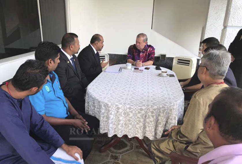 Usaha pendamai dilakukan ketika baginda berkenan menerima mengadap beberapa wakil Persatuan Penganut Dewa Shree Sivasakthi Shree Sinnakaruppar dengan diiringi Anggota Exco Negeri Johor, R. Vidyananthan di Pejabat Mados, Istana Bukit Pelangi.  - Foto Sultan Ibrahim Sultan Iskandar