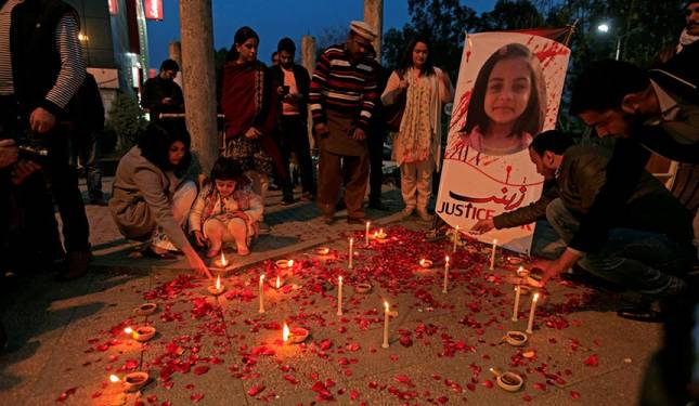 Kematian Zainab mencetuskan kemarahan rakyat dan protes di seluruh negara yang menuntut pembelaan. Gambar fail