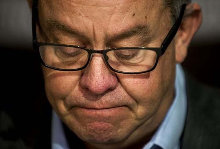 Pengarah sukan Michigan, Mark Hollis meletak jawatan pada Jumaat