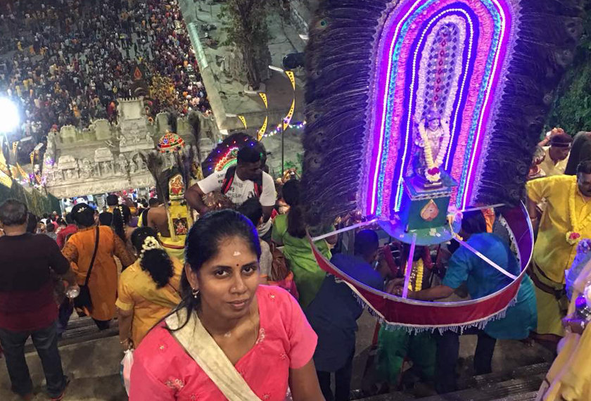 Penganut Hindu menjalankan ritual mereka di Kuil Sri Subramaniam di Batu Caves sempena Thaipusam. - Astro AWANI/S. Kunaselan