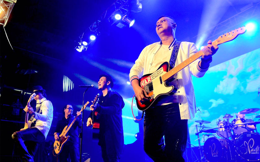 Lagu-lagu mengguris hati Seperti Kekasih, Menanti Sebuah Jawapan dan Tempat Terakhir dilihat memenuhi ruang emosi para penonton. - Gambar Fahmi Ismai