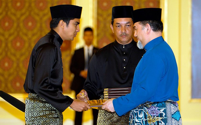  Pada usia 25 tahun, Syed Saddiq, Menteri Belia dan Sukan yang baru, merupakan anggota Kabinet yang paling muda. --fotoBERNAMA