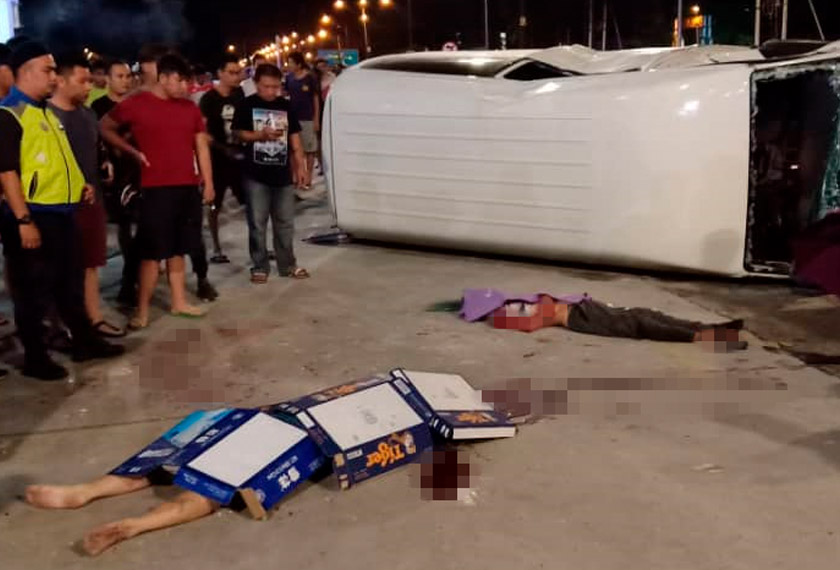 Kenderaan dipandu seorang wanita mabuk terbabas ke laluan bertentangan dan melanggar tiga kenderaan lain serta beberapa orang yang sedang melepak. Foto ihsan pembaca Astro AWANI