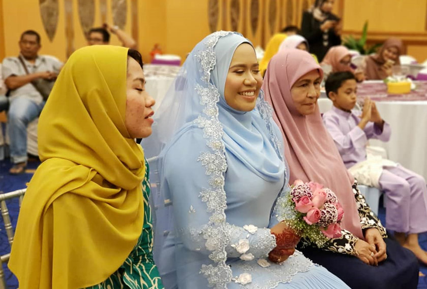 Nor Aida disifatkan oleh Abil sebagai seorang yang sentiasa mengingatkan dirinya supaya tidak melupakan arwah isterinya selain menjaga solat dan rajin membaca Al-Quran. - Facebook Dana Sinar Fauziah