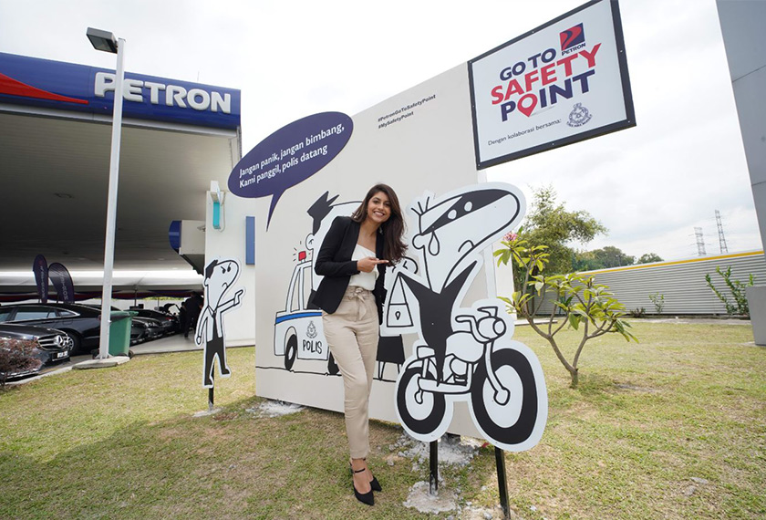 Miss Universe Malaysia 2016 dan duta keselamatan Petron Malaysia, Cik Kiran Jassal berkongsi mesej keselamatan untuk wanita di stesen minyak Petron MRR2 Selayang.