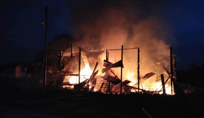 Kuarters guru terbakar di Mulu.