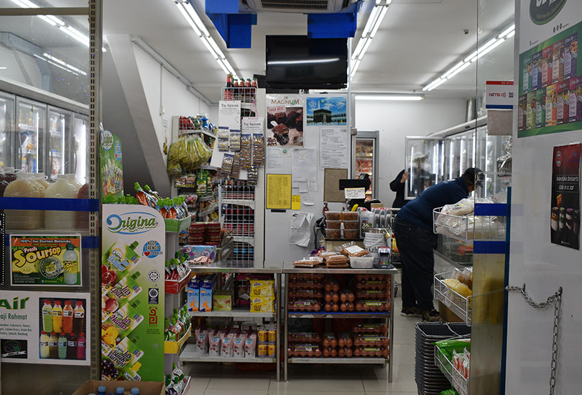 Penduduk Singapura berdepan masalah kos sara hidup yang tinggi, tetapi tidak ada isu seperti 1MDB. Hezril Azmin/Ceritalah