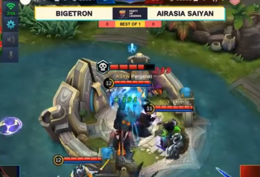 AirAsia Saiyan cuba mendapatkan 'Lord' ketika mereka mendahului perlawanan menentang Bigetron SG semalam.