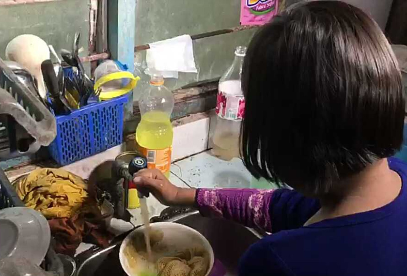 Nor Atikah Maisarah bangun seawal 3 pagi untuk menyediakan juadah sahur untuk keluarga mereka.