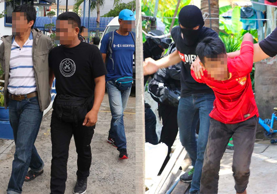 Polis mengiringi individu yang ditahan kerana dipercayai terlibat dalam kegiatan kumpulan Daesh.