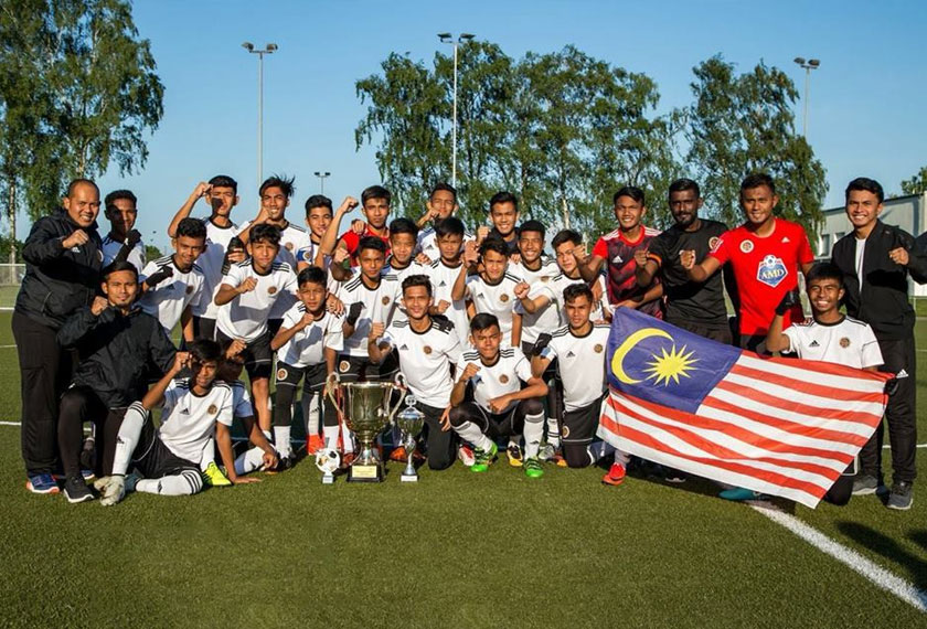 AMD meraikan kejayaan menjulang kejuaraan Whitsun B-14 di Dortmund, Jerman. - Gambar NFDP