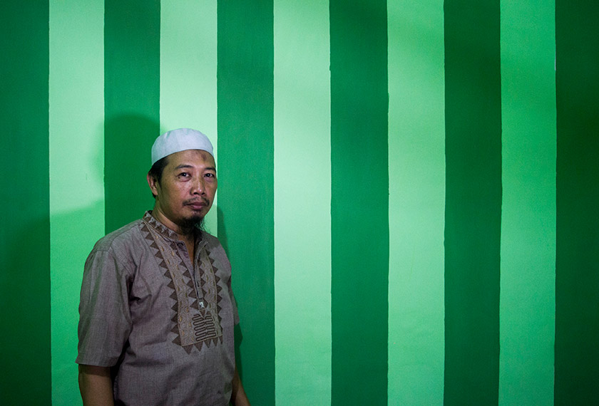 Pak Hidayat, husband and father of four, at his house in Surabaya’s northern district of Krembangan. Fully Syafi/Ceritalah
