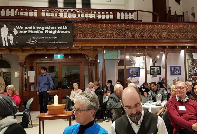 Keharmonian antara agama menjadi objektif pertemuan yang dianjurkan di Church of All Nations ini. - Komuniti Kristian sama-sama komuniti Islam berbuka puasa di dalam gereja. - Facebook / Ches Al-Maliki