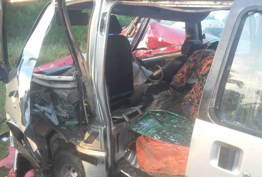 Keadaan Nissan Vanette yang dipandu Abdul Rahman Majid, 54 tahun. - JBPM Pahang