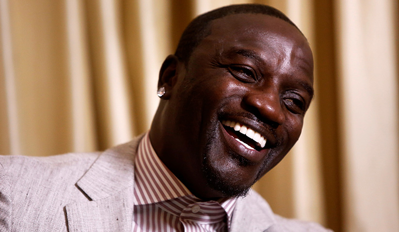 Akon dilaporkan berpuasa kerana dibesarkan di Senegal yang majoriti penduduknya adalah Muslim.