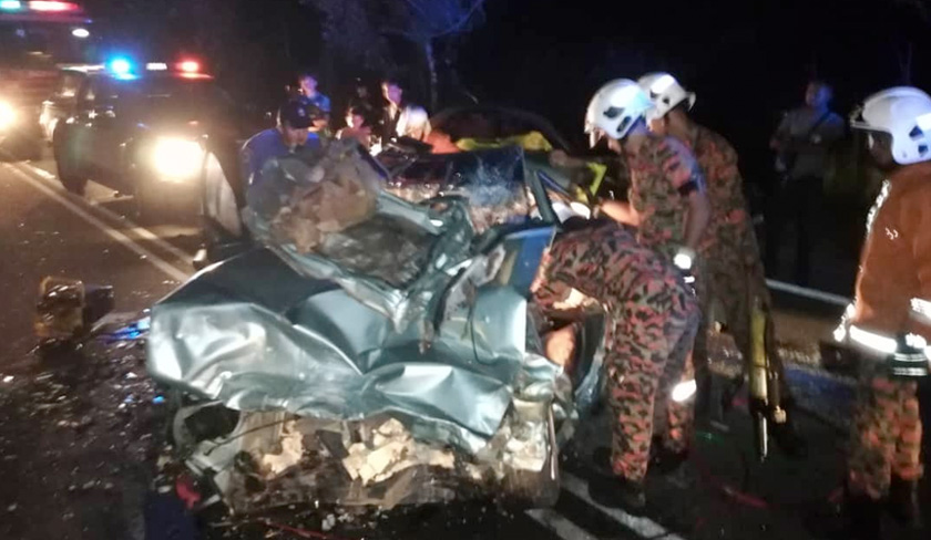Seorang lelaki berusia 52 tahun maut apabila kereta yang dinaiki terlibat dengan kemalangan melibatkan dua kereta di Kilometer 25, Jalan Gua Musang-Kuala Krai.